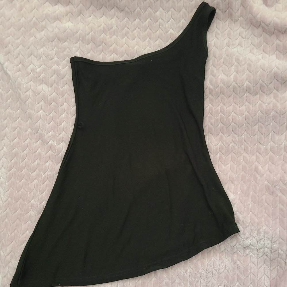 Asymmetrical one shoulder black top